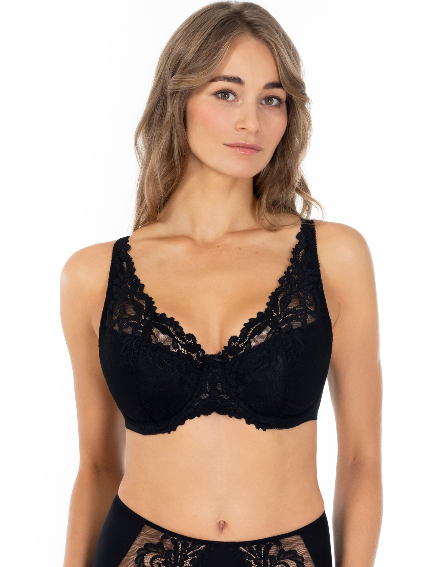 Lauma, Black Lightly Padded Lace Bra, On Model Front, 58K30
