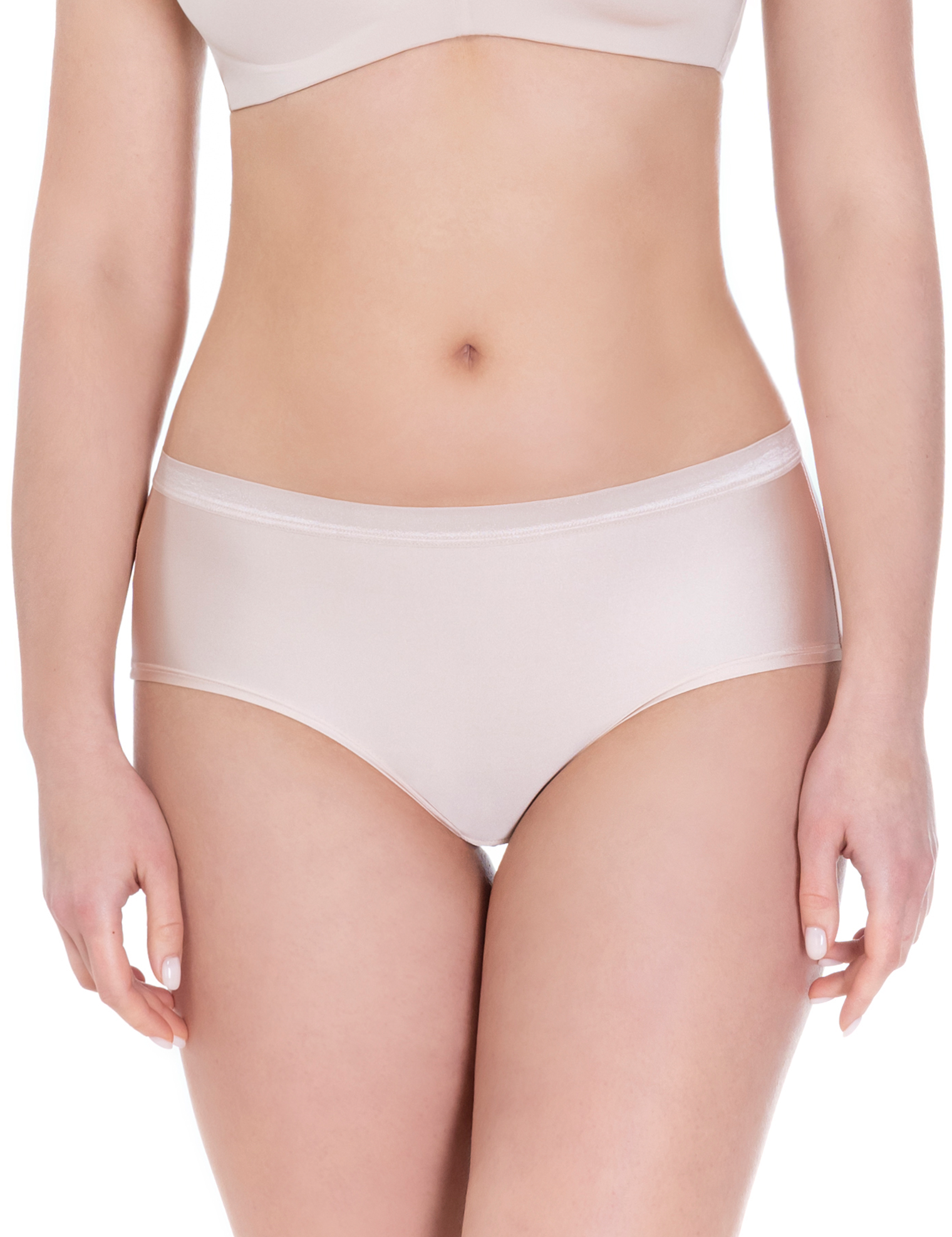 Lauma, Beige Mid Waist Shorts, On Model Front, 55K70